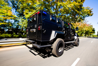 Illustration for article titled Inside the armored SWAT truck of the future
